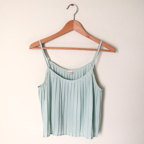 LA heart Tops - ⚡️BUY NOW⚡️ LA heart Crop Top Size Small